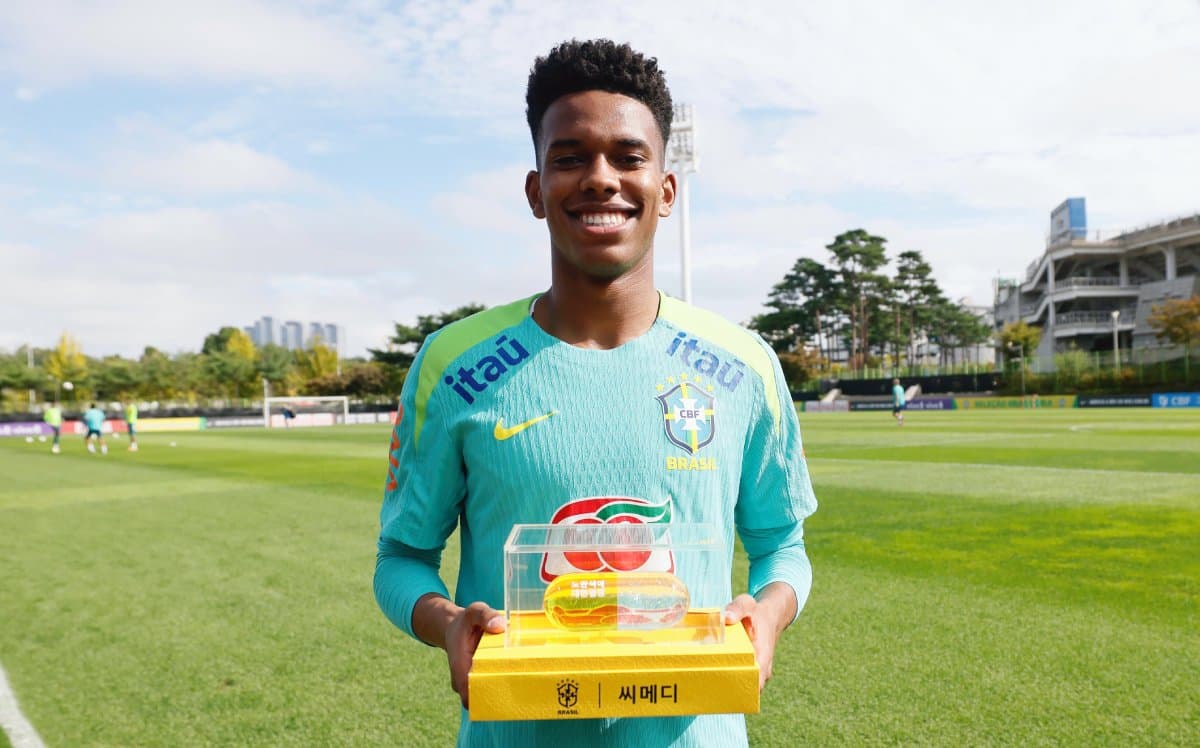 Golden Boy 2025: Estevão é o único brasileiro entre os 20 finalistas; veja lista completa