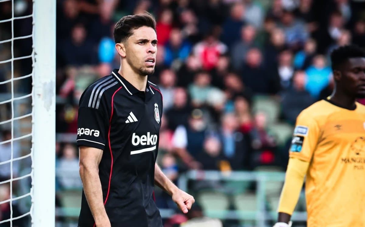 Corinthians mira zagueiro ex-Arsenal para reforçar defesa