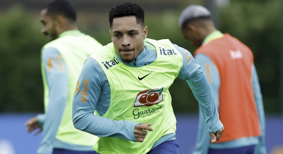 Vitor Roque defende regresso ao Brasil: «Passo atrás para dar dois para a frente»