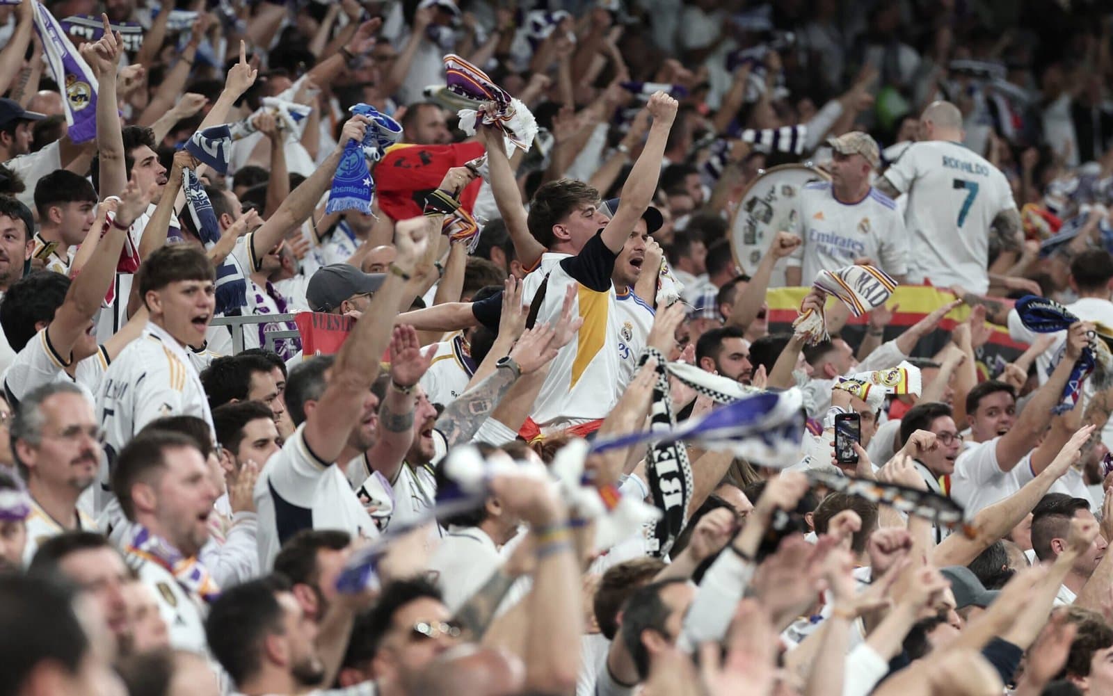 Um panorama sobre as maiores torcidas do mundo: paixão global e números