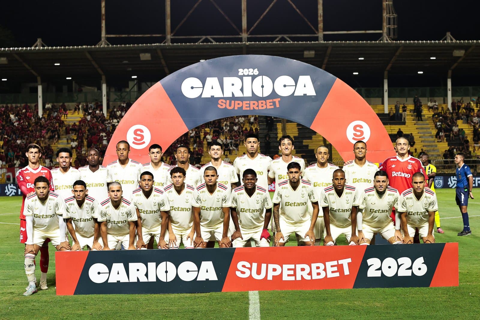 Flamengo deve colocar alguns jogadores titulares contra o Vasco para evitar uma possível queda