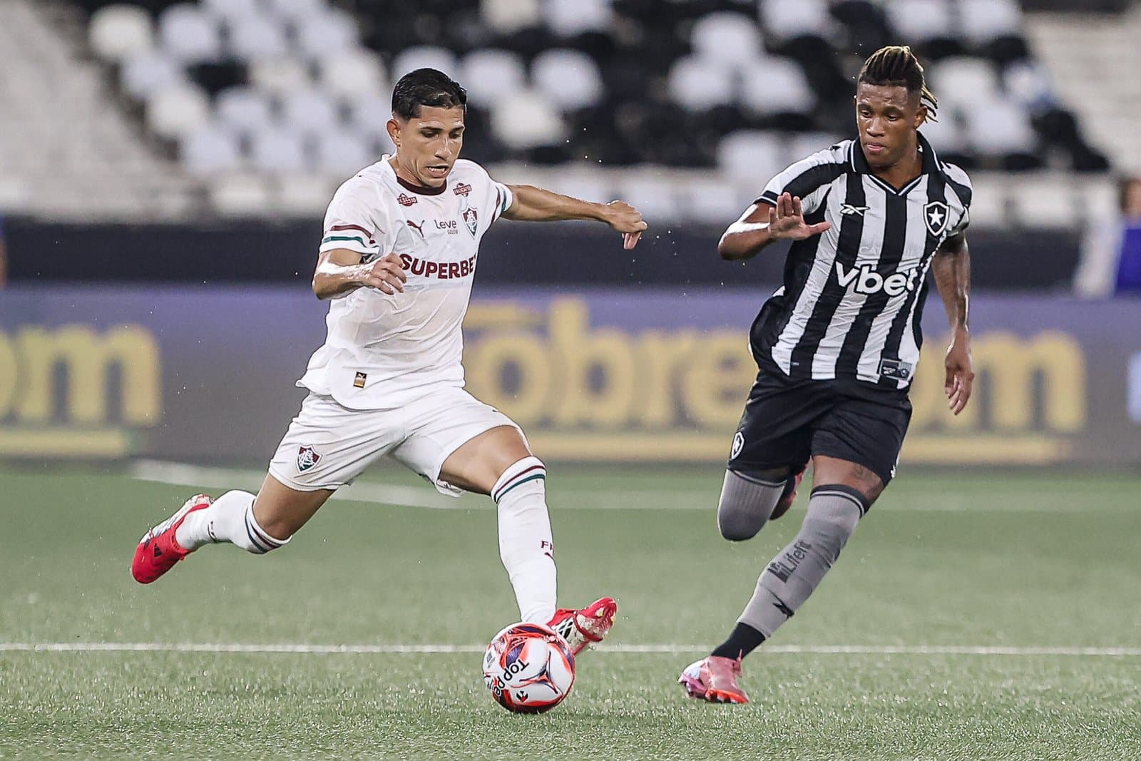 Transmissão Fluminense x Botafogo hoje (12) ao vivo: Saiba horário, escalações e onde assistir o Brasileirão