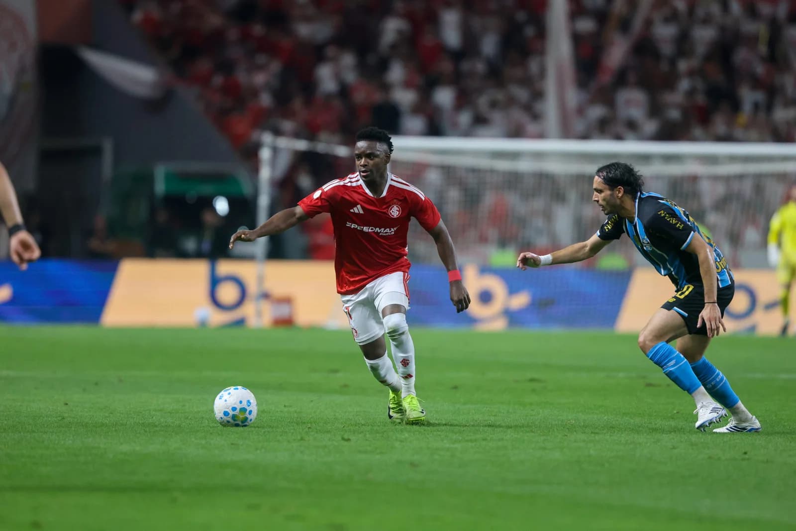 Internacional e Grêmio ficam apenas no 0 a 0 no jogo de ida da Copa do Brasil