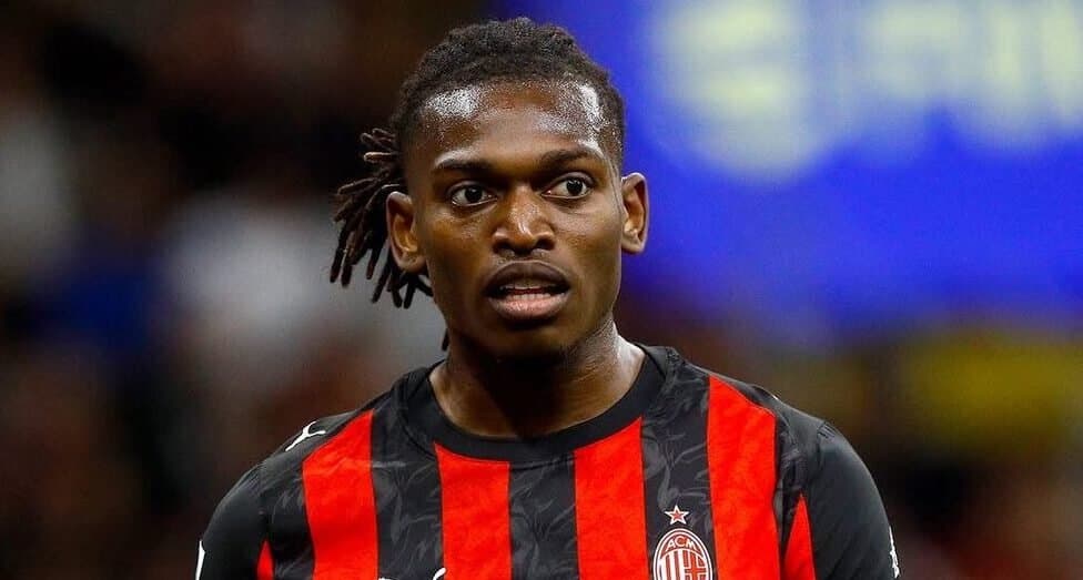 Rafael Leão aparece em lista de dispensa do Milan para temporada; confira