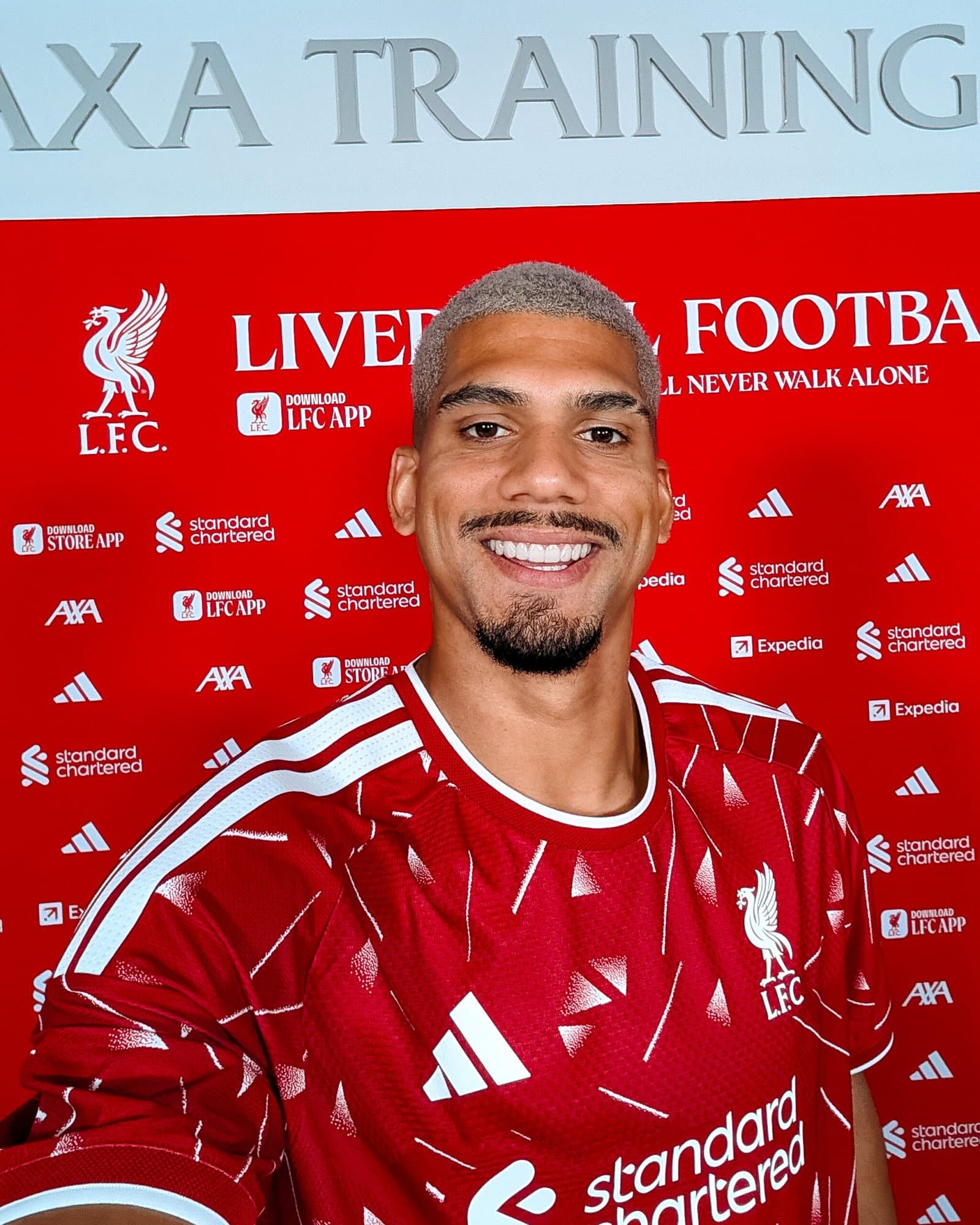 Liverpool anuncia a chegada de Ronald Araújo, por empréstimo junto ao Barcelona; veja