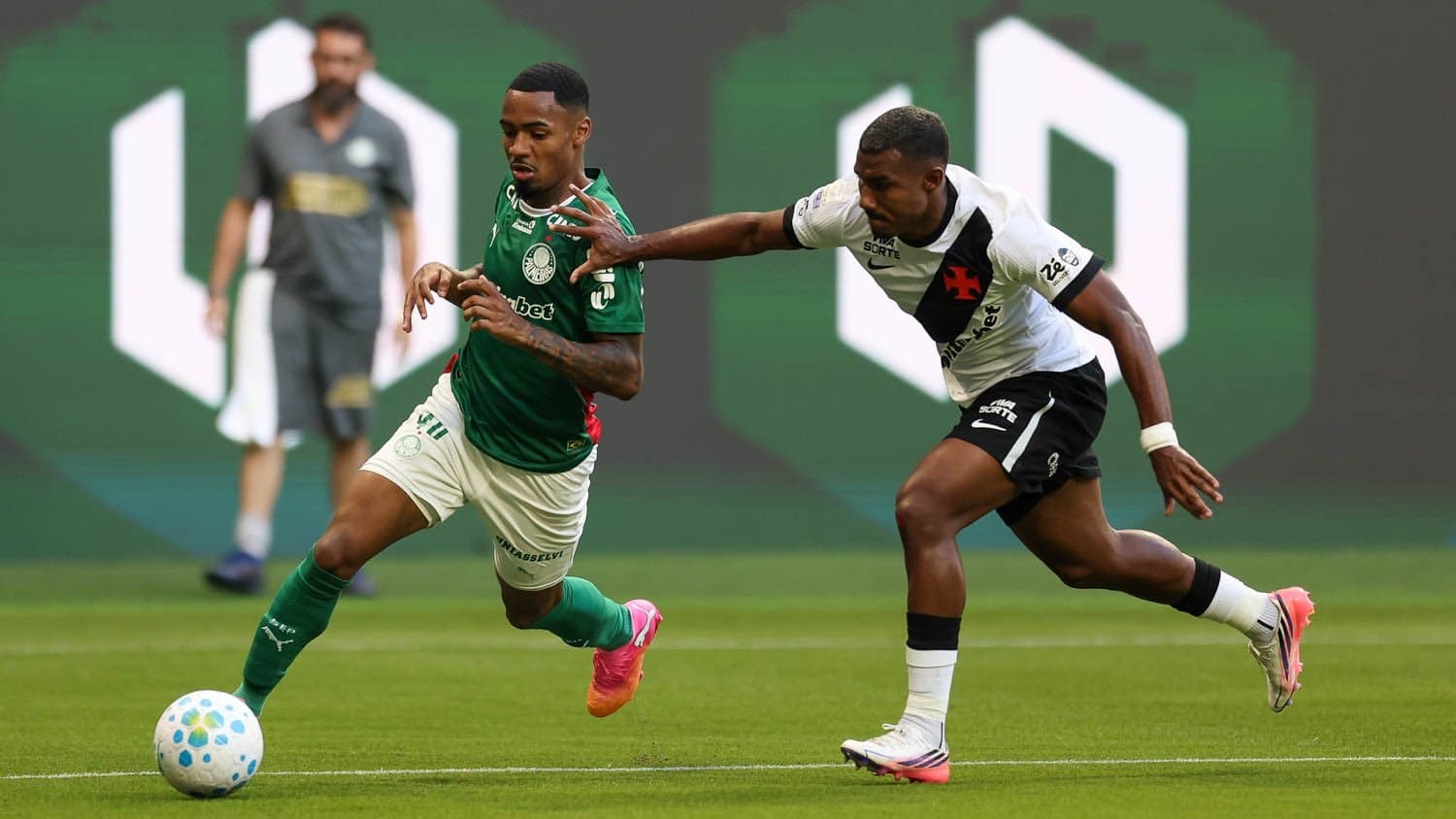 Palmeiras chega a acordo com o Manchester City por Allan; confira