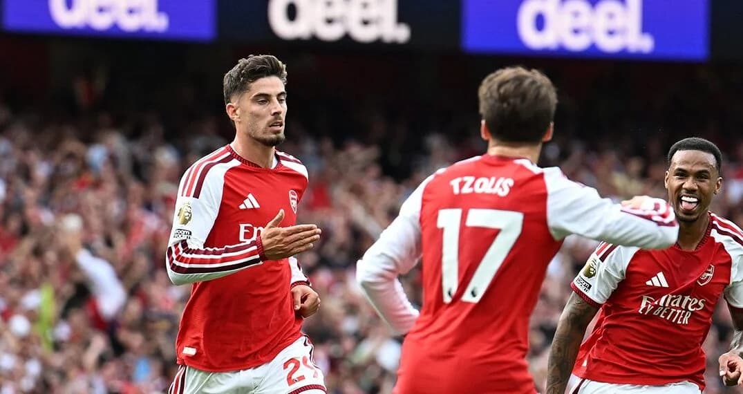 De virada, Arsenal bate o Chelsea e permanece 100% na Premier League; confira