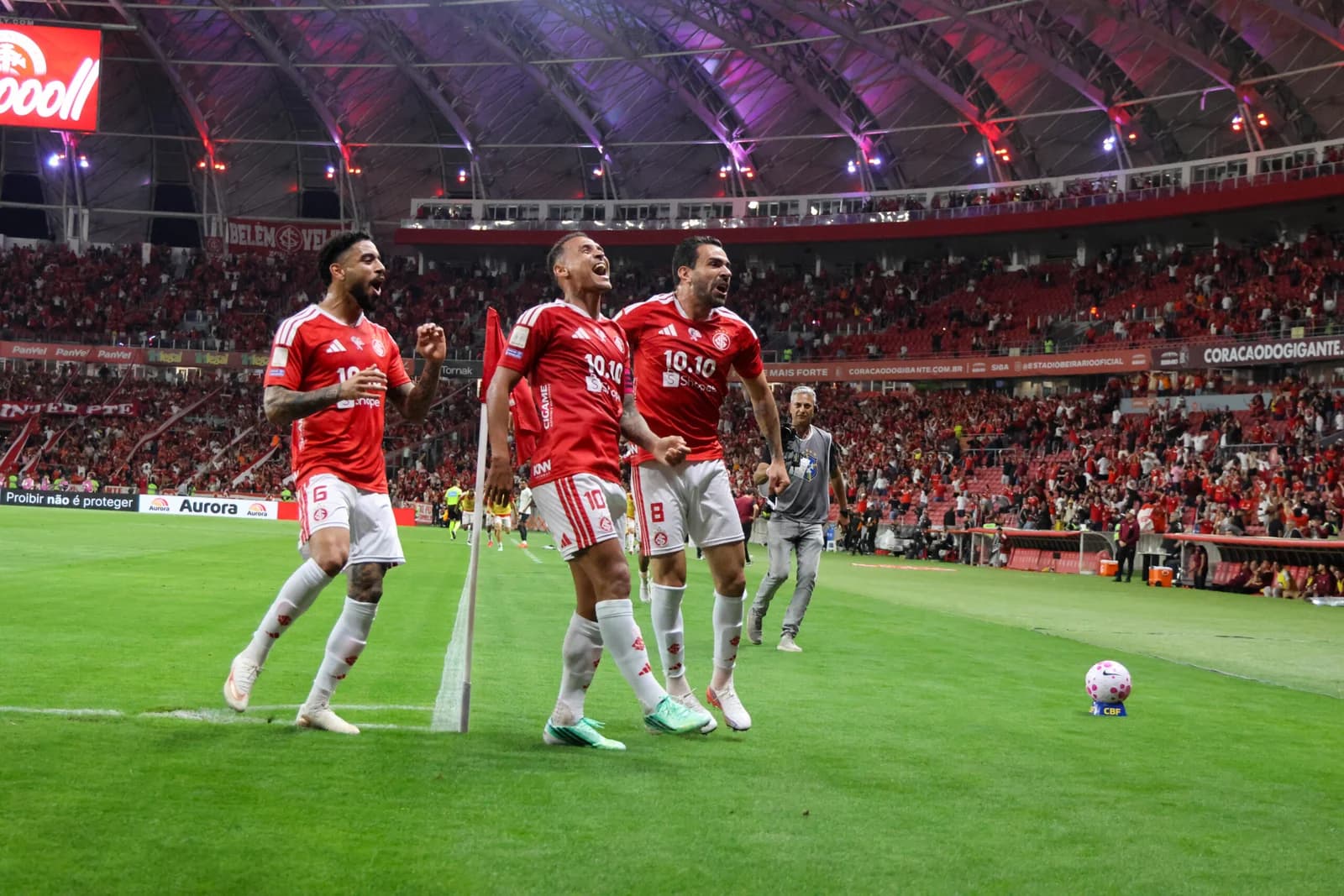 Inter derrota o Corinthians em casa e se aproxima de saída do Z4 do Brasileirão; veja