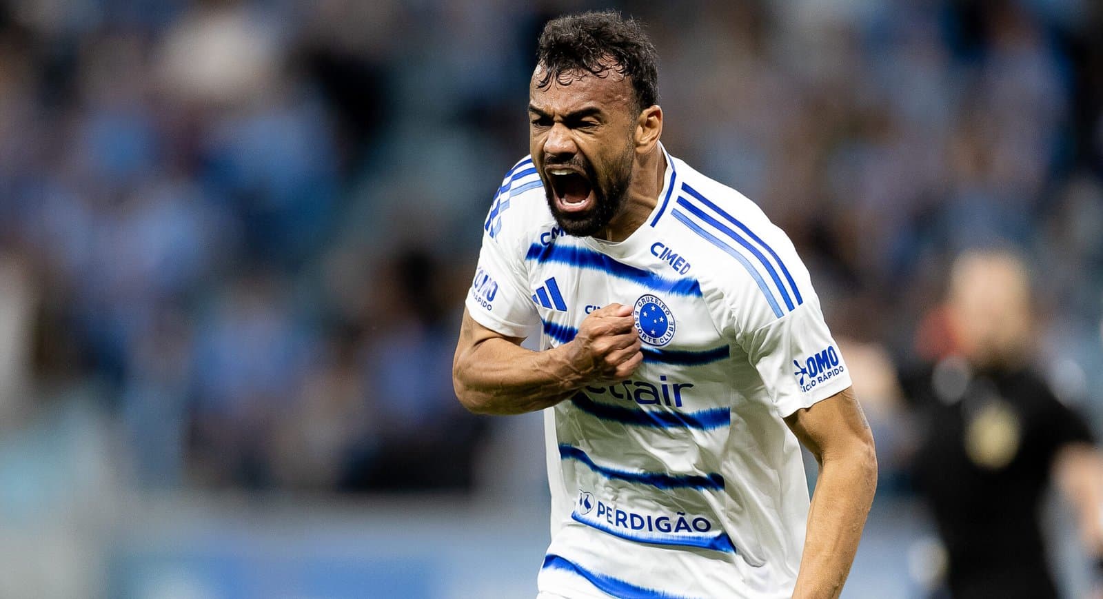 Cruzeiro bate Grêmio fora de casa e diminui distância da liderança da Série A