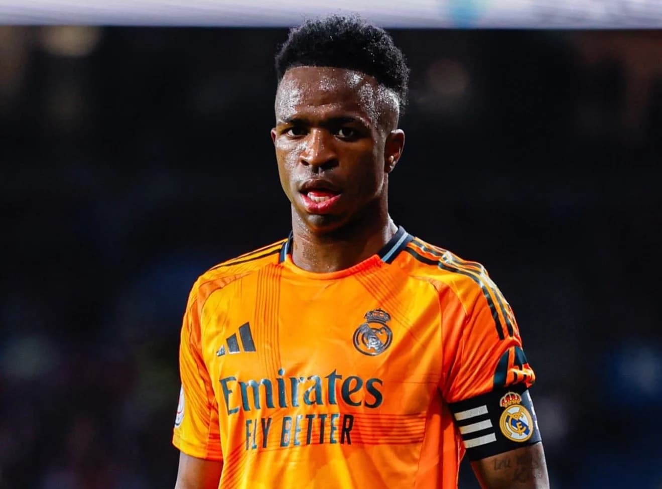 Vini Jr. pega quatro jogos de suspensão e desfalca o Real Madrid no primeiro El Clásico da temporada; veja