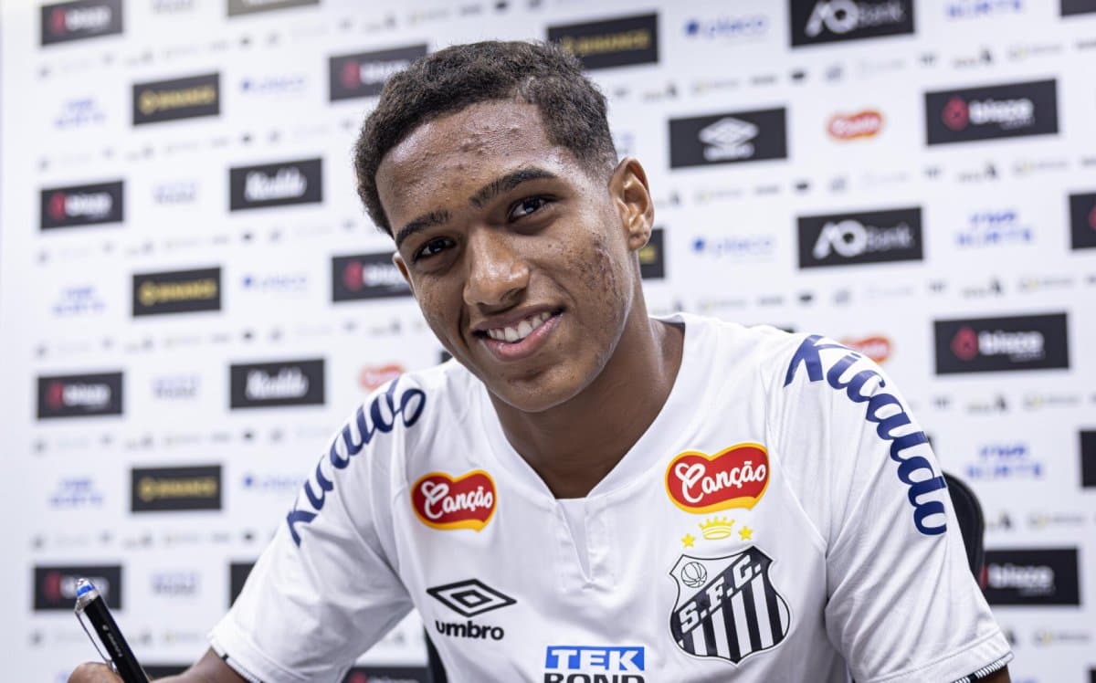 Santos: Barcelona e Bayern avançam em monitoramento por João Victor Souza