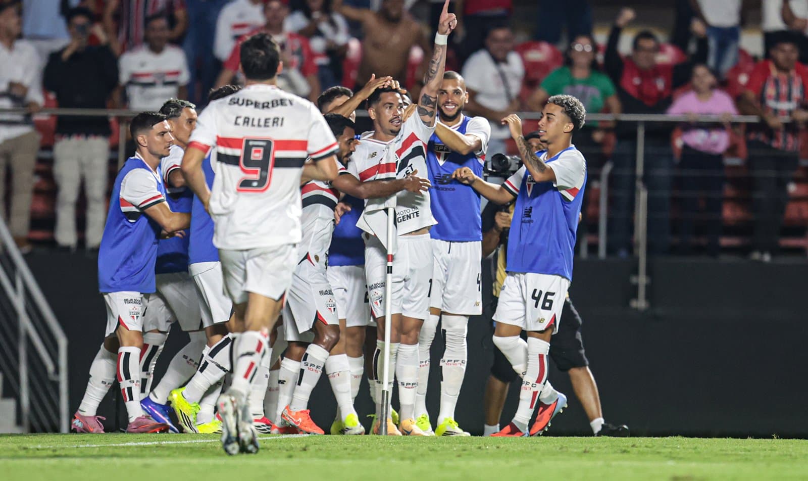 São Paulo vence o Flamengo de virada e estreia bem no Brasileirão; confira