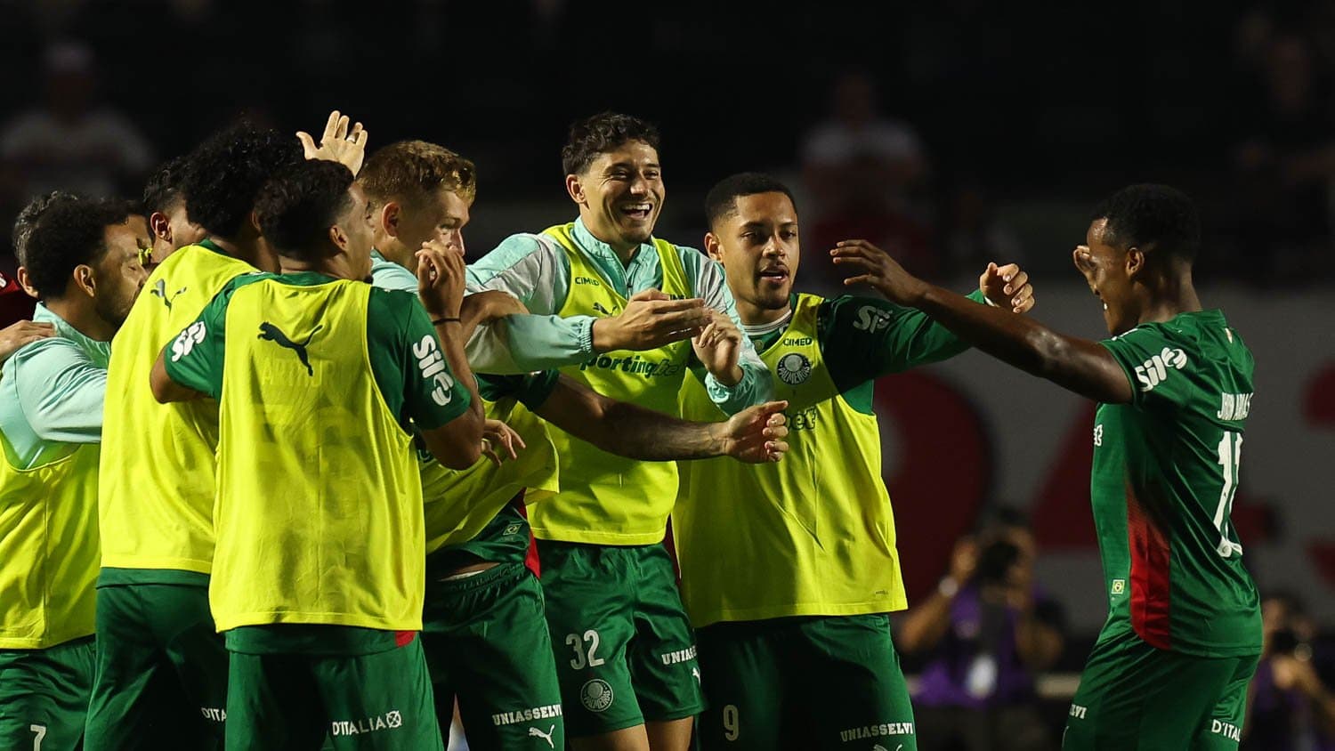 Com gol de Arias, Palmeiras vence o São Paulo fora de casa e se isola na liderança do Brasileirão; confira como foi