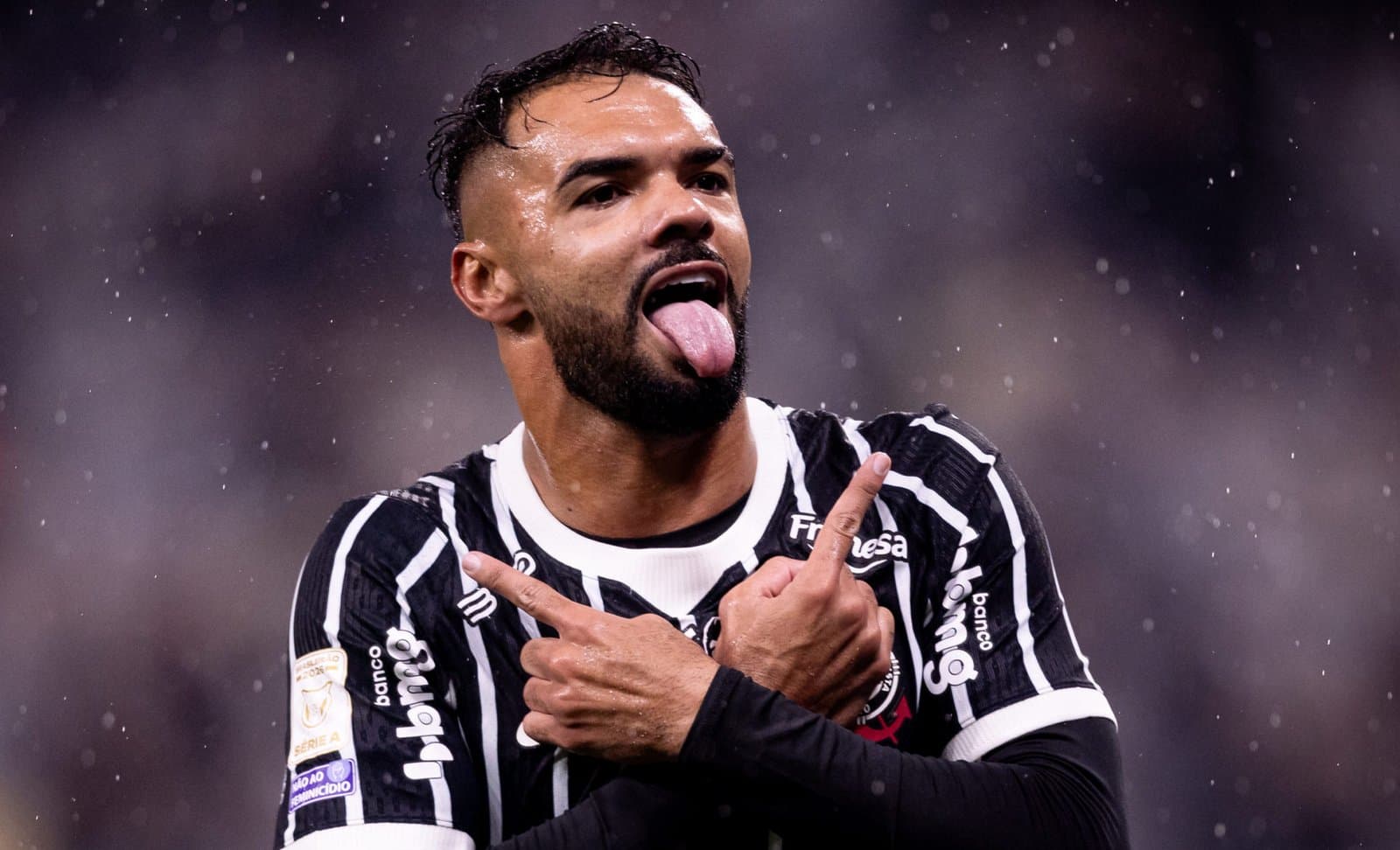 Corinthians vence o São Paulo em jogo de cinco gols e sai da zona de rebaixamento do Brasileirão; veja