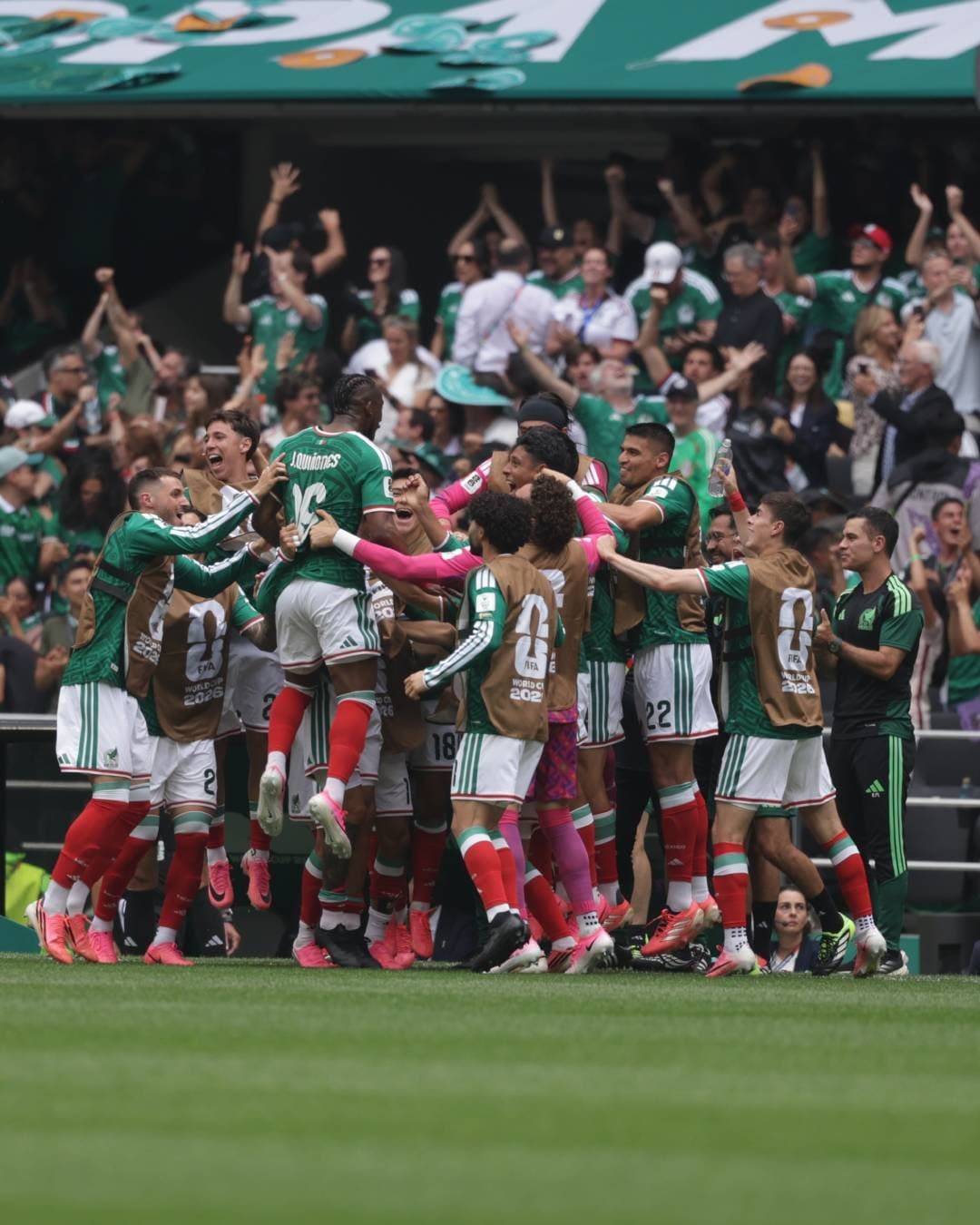 Em jogo com três expulsões, México bate a África do Sul e estreia bem na Copa do Mundo 2026; veja