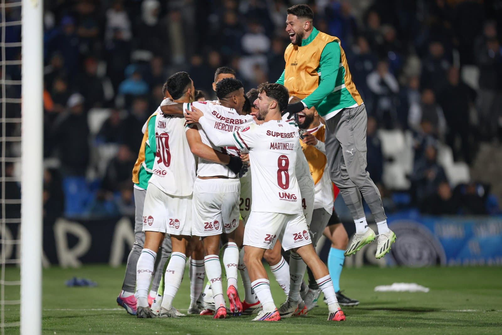 Fábio salva o Fluminensem segura dois pênaltis e elimina o Rivadavia da Libertadores; veja