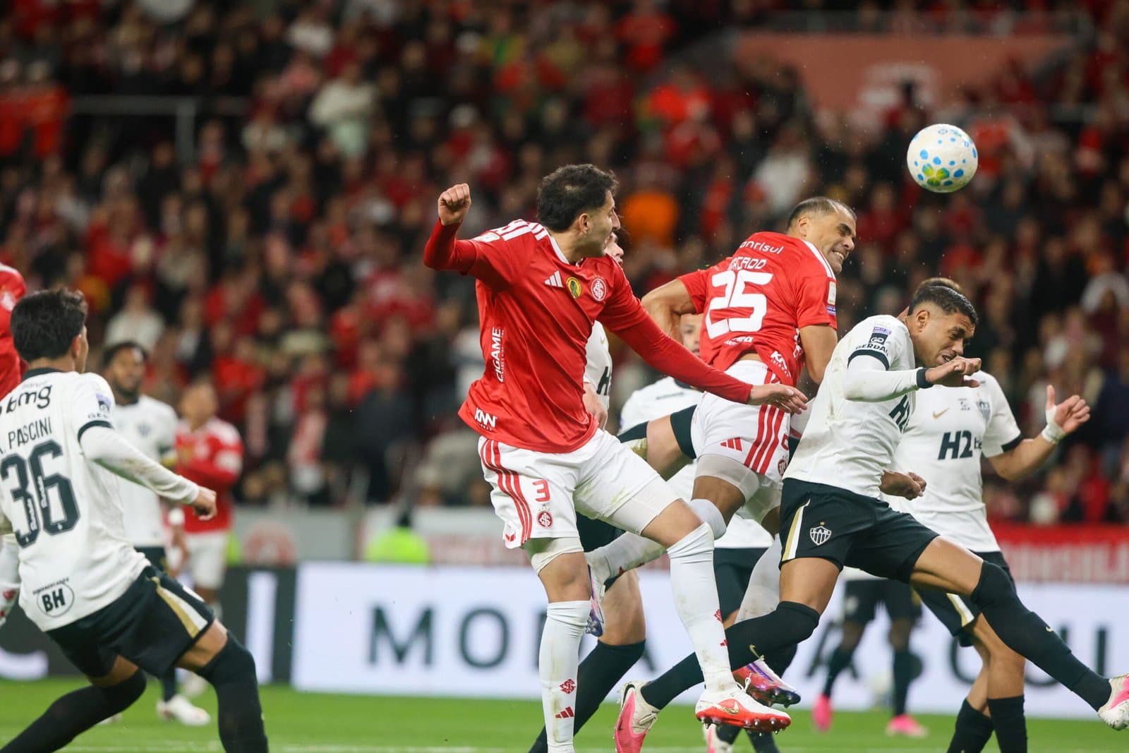 Internacional e Atlético-MG não saem do 0 a 0 pelo Brasileirão; veja