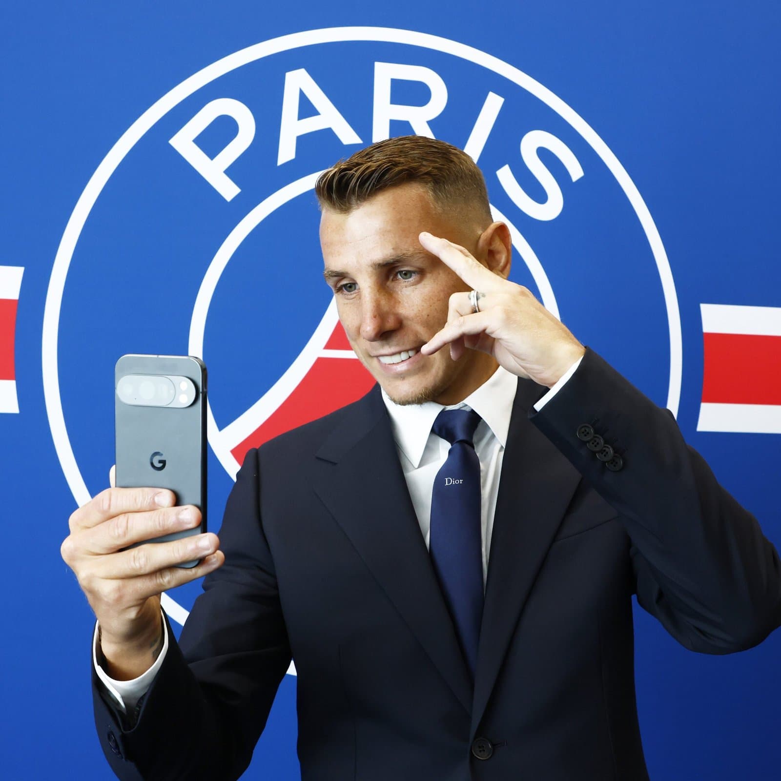 PSG anuncia contratação de Digne, ex-Aston Villa; veja