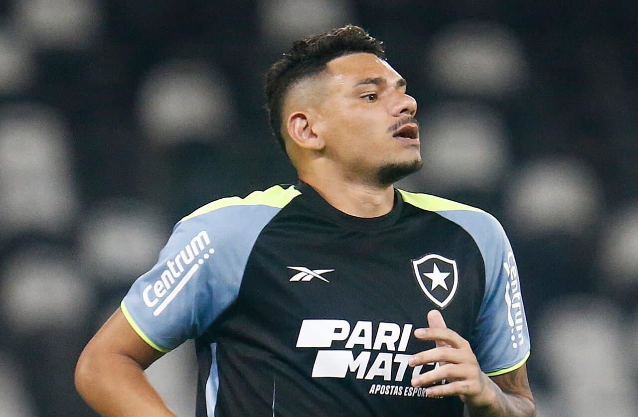 Botafogo inicia as negociações para repatriar Tiquinho Soares; confira