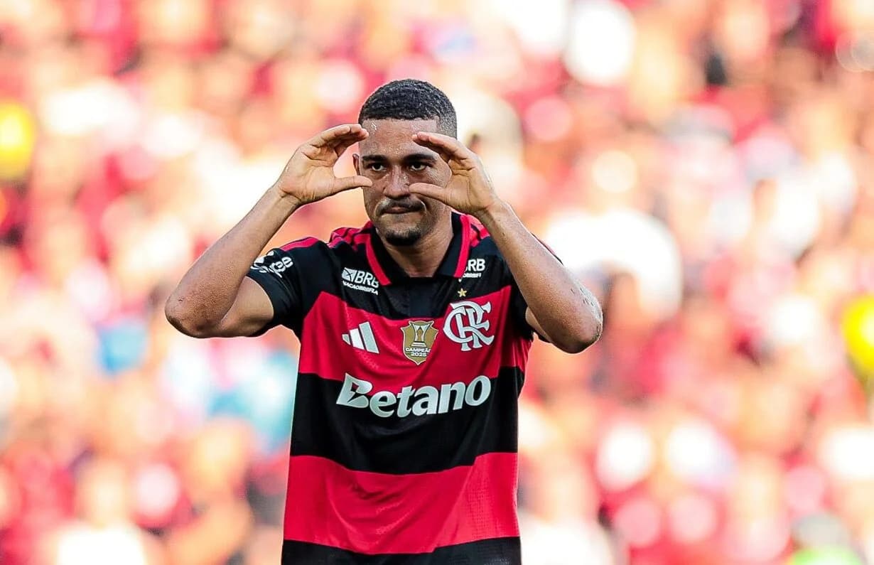 Flamengo domina o Botafogo, vence e diminui distância da liderança do Brasileirão; veja