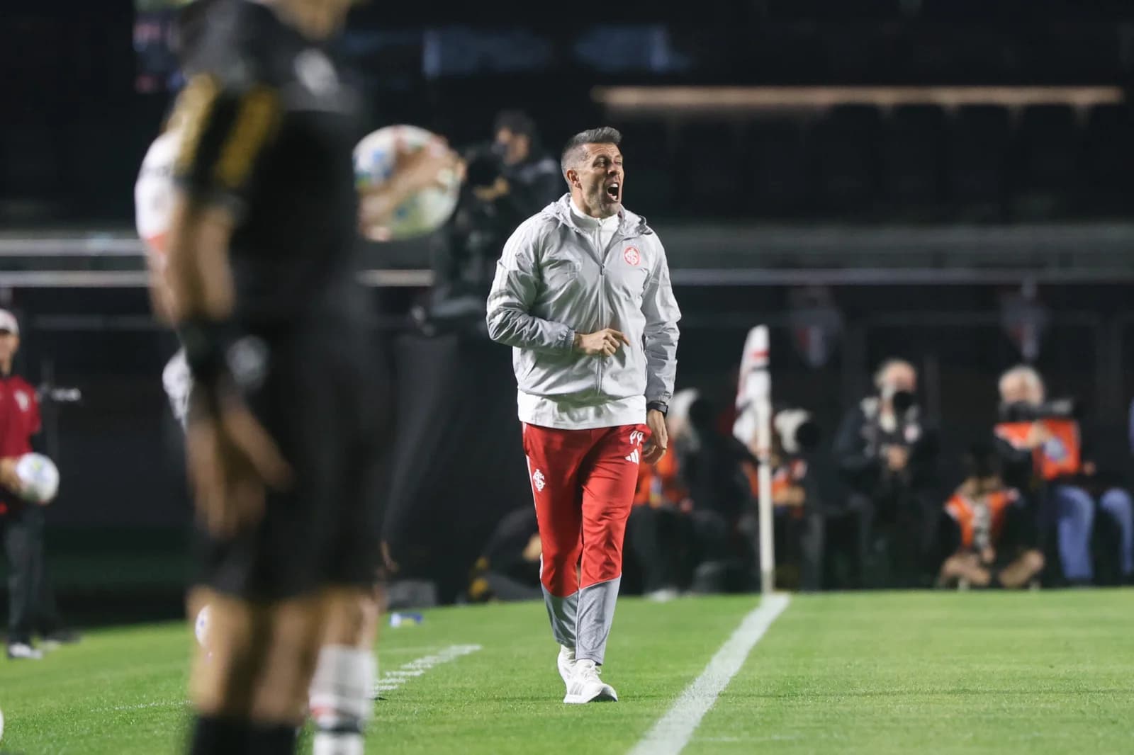 Inter demite Paulo Pezzolano, após mais uma derrota no Brasileirão; veja