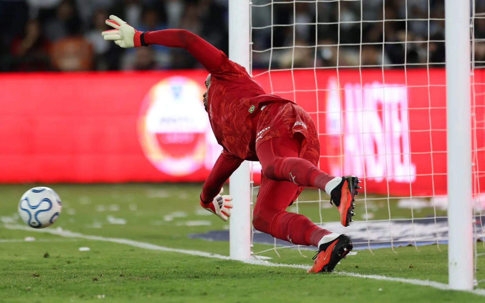 Palmeiras leva a virada da LDU, mas garante classificação nos pênaltis; veja como foi