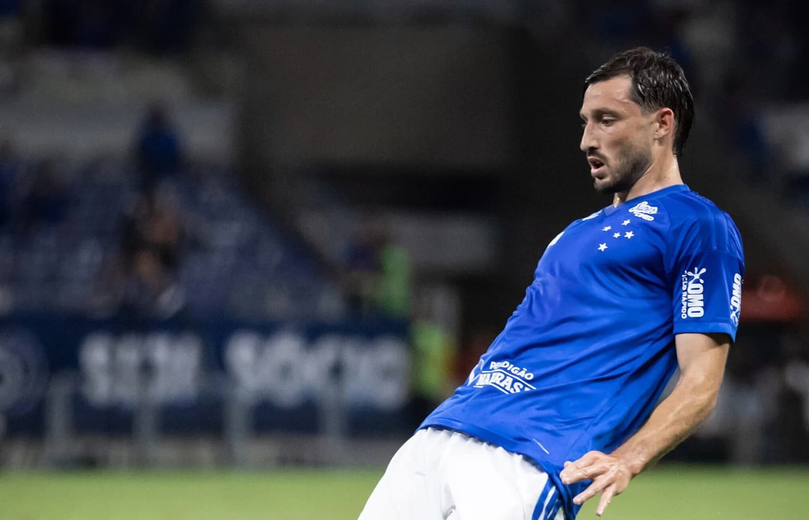 Viña estreia pelo Cruzeiro e entra na briga pela titularidade; veja
